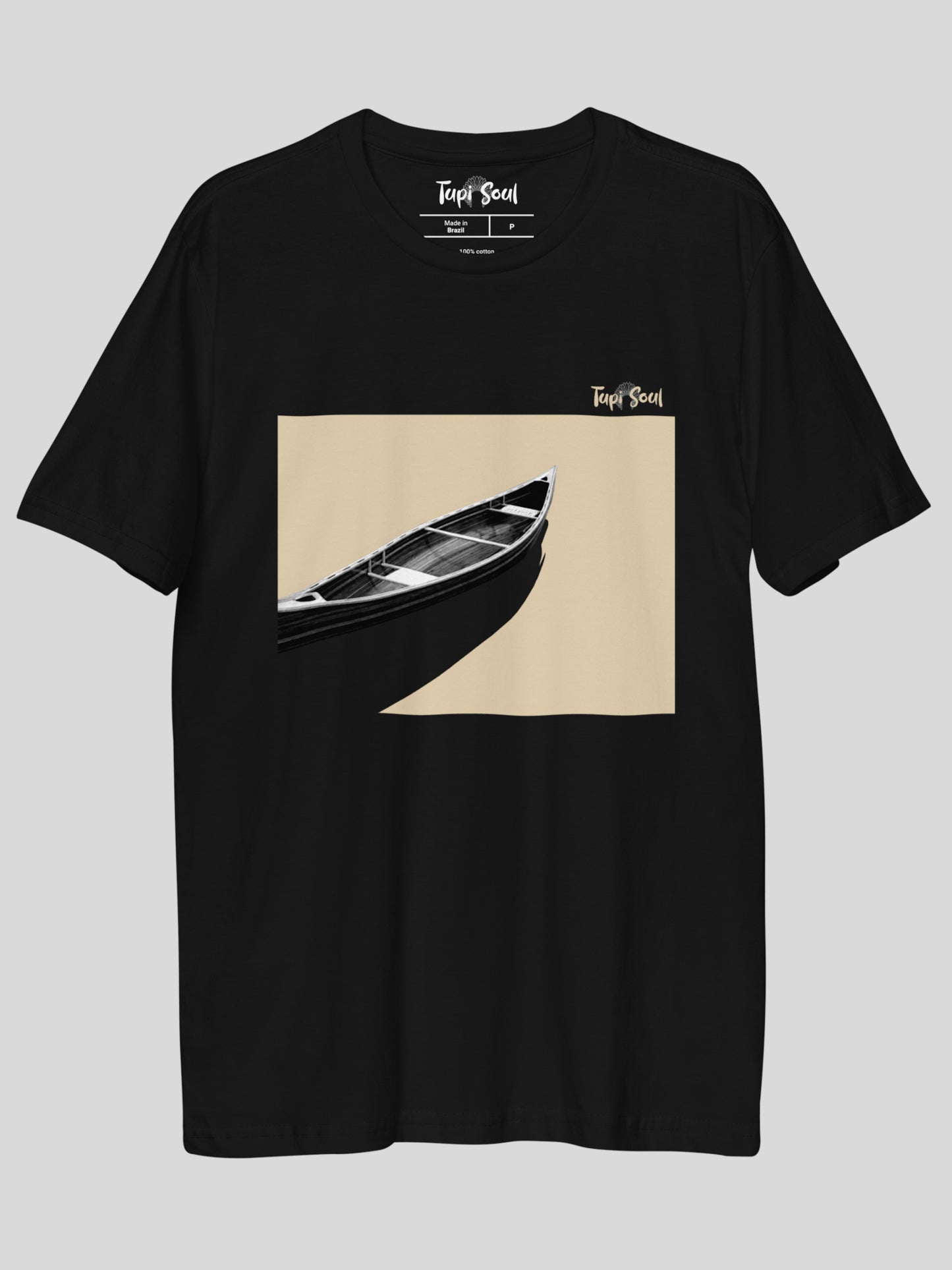 Camiseta Elegante: Canoa Típica da Amazônia