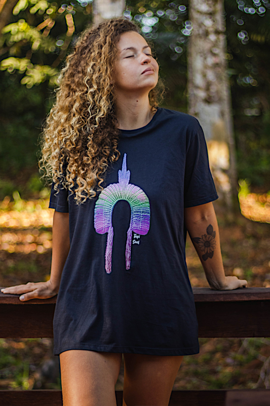 Camiseta Cocar Tie-dye: Tradição e Estilo do Brasil