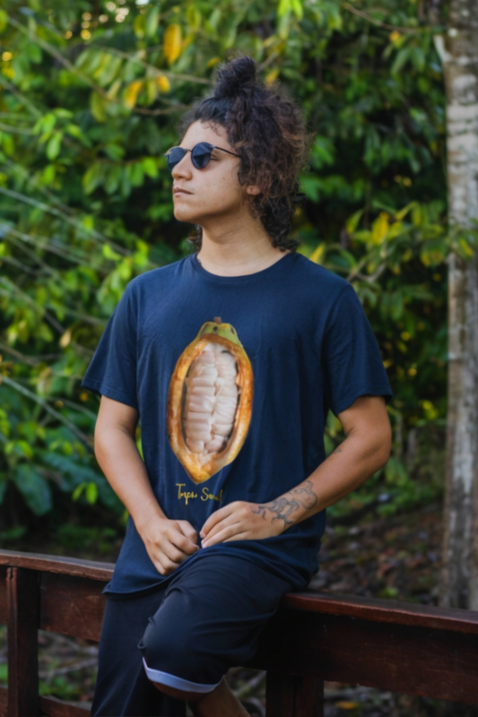 Camiseta Fruto do Cacau: Tributo à Riqueza Amazônica