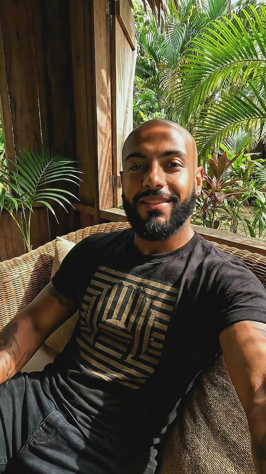 Cocar de Madeira: Arte esculpida na Floresta Amazônica