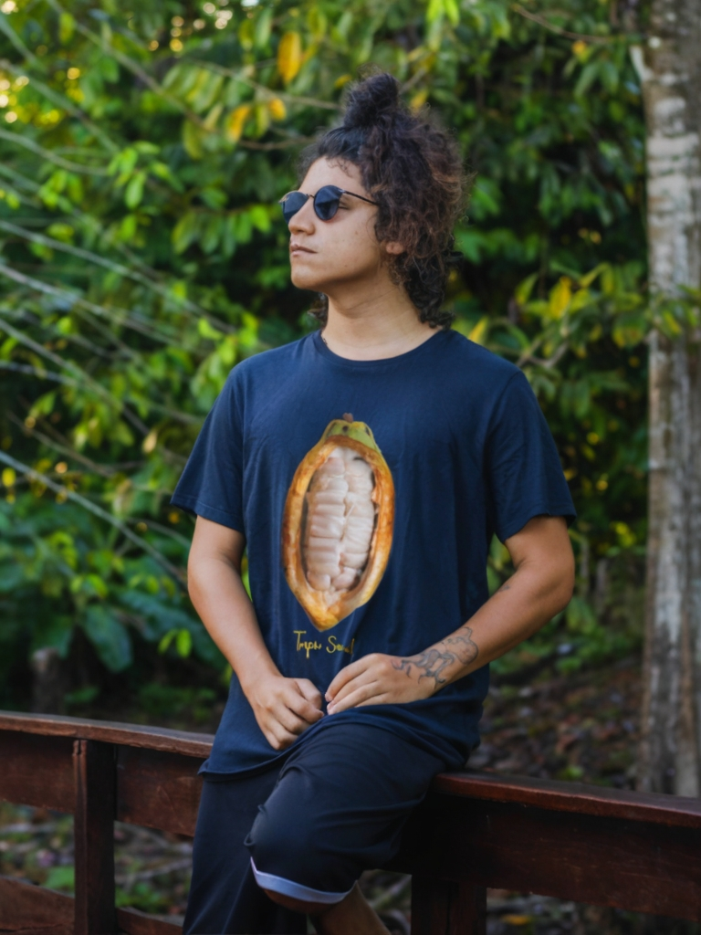 Camiseta Fruto do Cacau: Tributo à Riqueza Amazônica